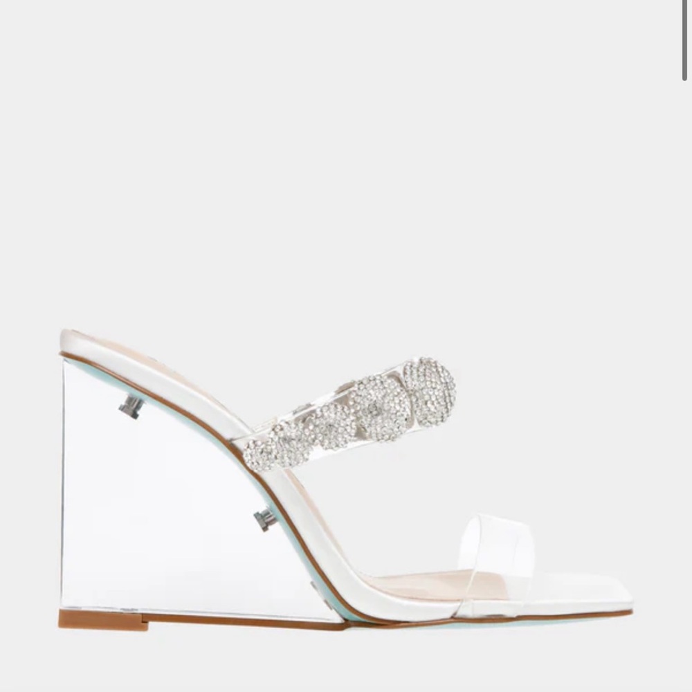 Brand new Betsey Johnson True Ivory Wedge sz 11